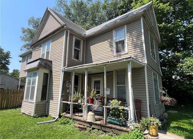 Property at 2816 Lafayette St, St Joseph, MO 64507, 3 beds, 1.5 baths