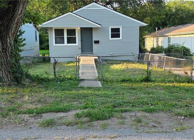 Property at 216 82 St, Kansas City, MO 64114, 2 beds, 2 baths