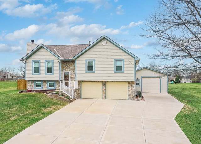 Property at 15059 Briarwood Dr, Basehor, KS 66007, 3 beds, 2.5 baths