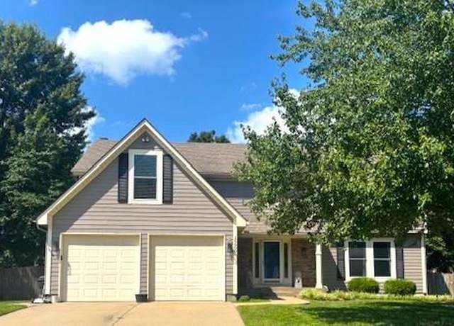 Property at 15600 S Apache Cir, Olathe, KS 66062, 5 beds, 4.5 baths