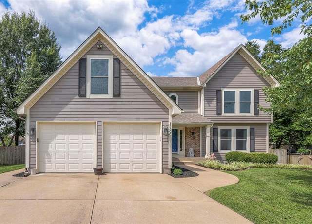 Property at 15600 S Apache Cir, Olathe, KS 66062, 5 beds, 4.5 baths
