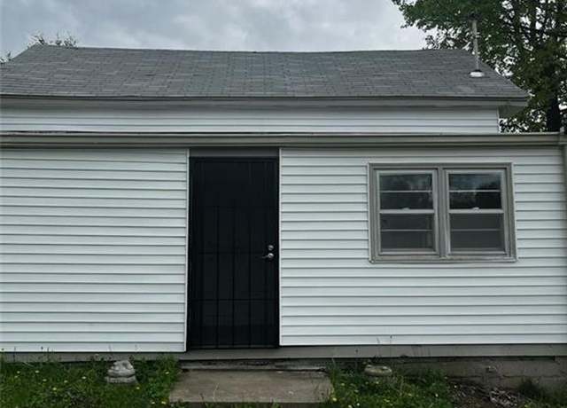 Property at 9603 E 35th St, Independence, MO 64052, 3 beds, 2.5 baths