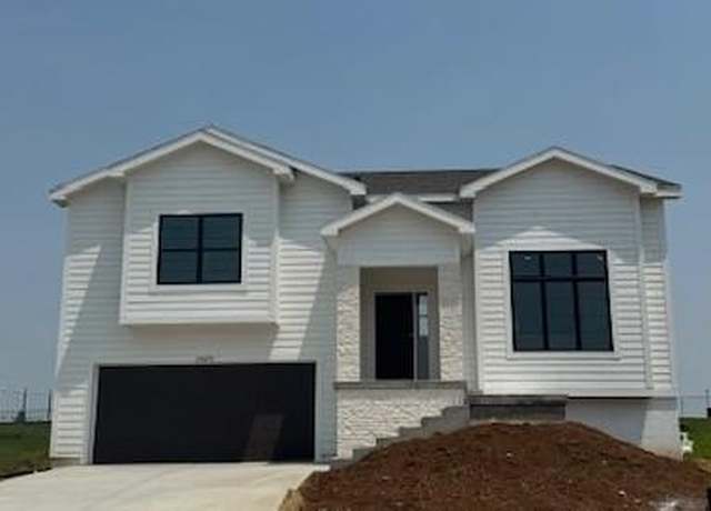 Property at 19475 S Amherst St, Gardner, KS 66030, 4 beds, 3 baths