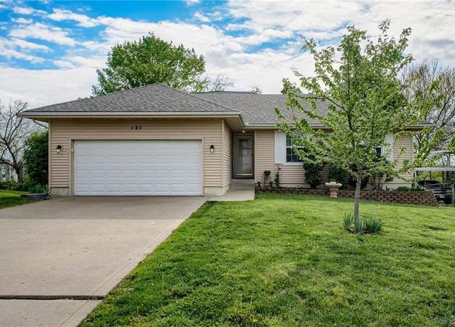 Property at 121 S Pelham Path, Raymore, MO 64083, 3 beds, 2 baths