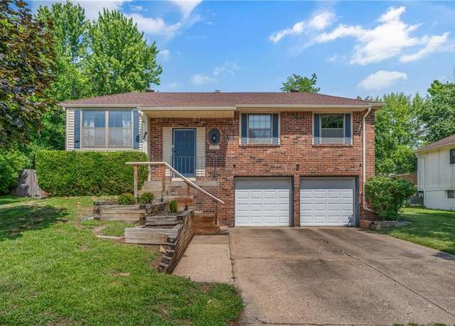 Property at 13011 S Raintree Dr, Olathe, KS 66062, 3 beds, 2 baths