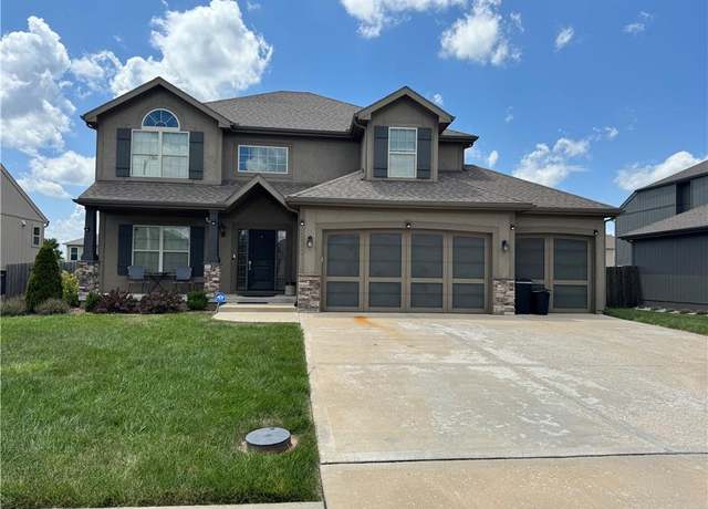 Property at 9112 N Myrtle Ave, Kansas City, MO 64156, 5 beds, 4.5 baths