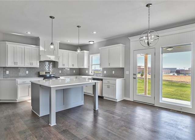 Property at 16426 S Elmridge St, Olathe, KS 66062, 5 beds, 4 baths