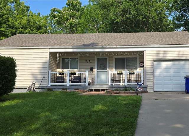 Property at 8134 Walmer Ln, Overland Park, KS 66204, 3 beds, 2 baths