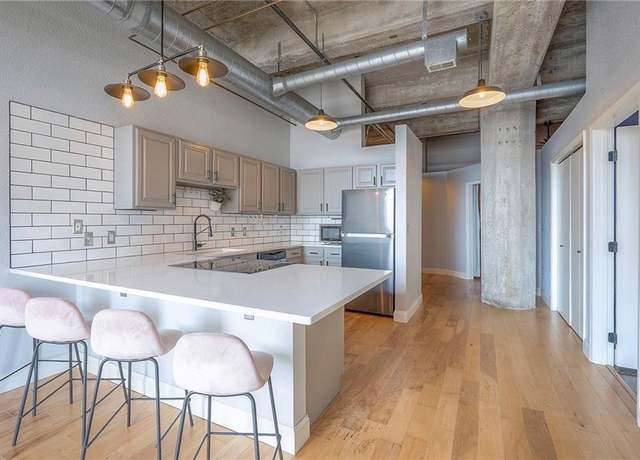 Property at 321 W 7th St #305, Kansas City, MO 64105, 1 bed, 1 bath
