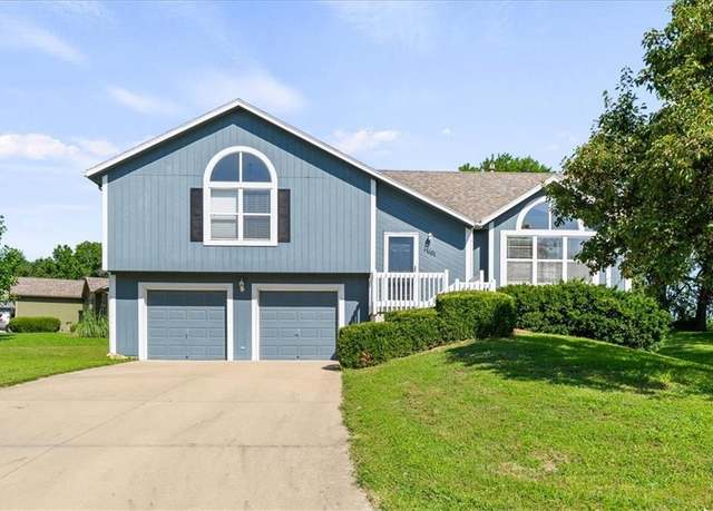 Property at 17101 Jennifer St, Gardner, KS 66030, 3 beds, 2 baths
