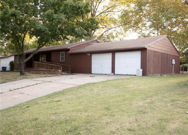 Property at 202 Highland Rd, Coffeyville, KS 67337, 4 beds, 1 bath