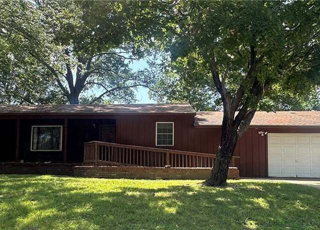 Property at 202 Highland Rd, Coffeyville, KS 67337, 4 beds, 1 bath