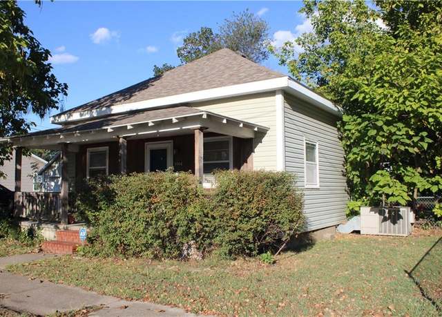Property at 1004 N Grand St, Pittsburg, KS 66762, 2 beds, 1 bath