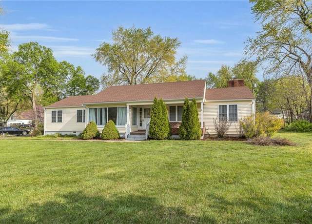 Property at 1000 E Mechanic St, Harrisonville, MO 64701, 4 beds, 2 baths