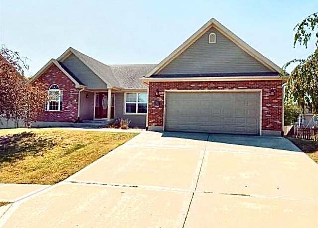 Property at 915 W 8th Ave, Kearney, MO 64060, 4 beds, 3 baths