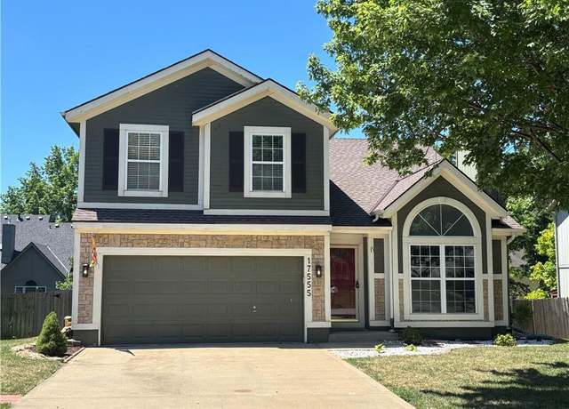 Property at 17555 W 111th Ct, Olathe, KS 66061, 3 beds, 2.5 baths