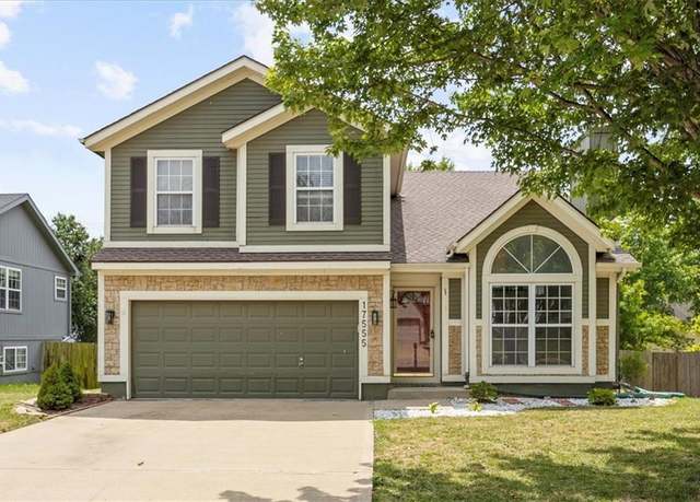 Property at 17555 W 111th Ct, Olathe, KS 66061, 3 beds, 2.5 baths