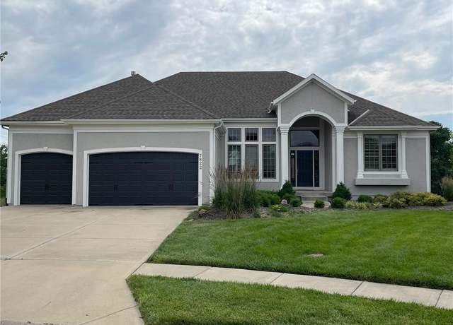 Property at 7822 Houston St, Lenexa, KS 66227, 5 beds, 4.5 baths