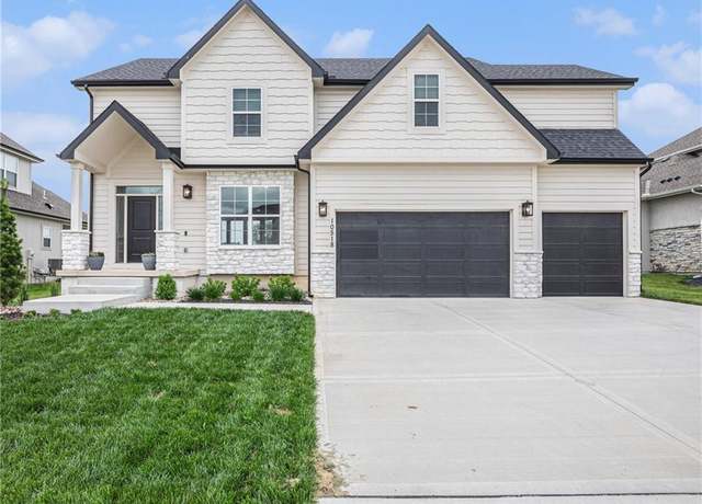 Property at 10518 N Hawthorne Ave, Kansas City, MO 64157, 4 beds, 3.5 baths