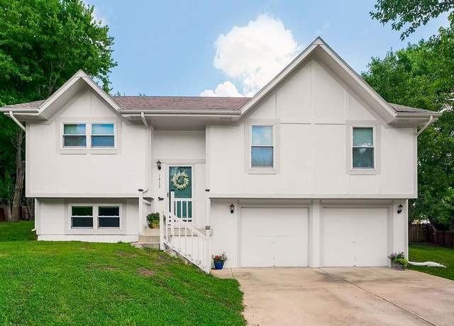 Property at 1413 SW Walnut St, Lee's Summit, MO 64081, 3 beds, 1.5 baths