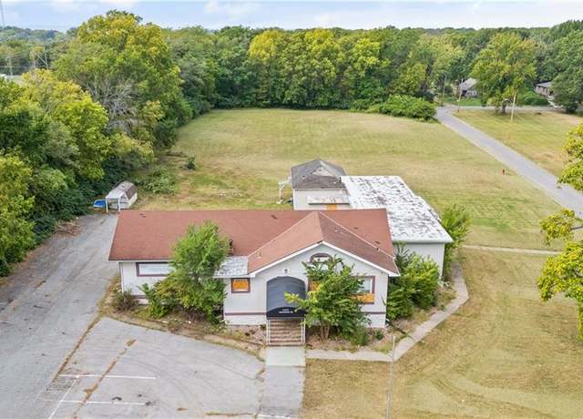 Property at 11424 Grandview Rd, Kansas City, MO 64137, 5 beds, 5 baths