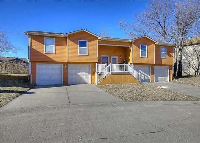 Property at 5521 NW 84 Ct, Kansas City, MO 64154, 3 beds, 2 baths