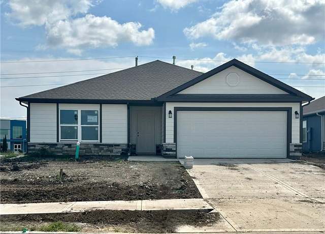 Property at 543 W Lanesfield St, Gardner, KS 66030, 3 beds, 2 baths