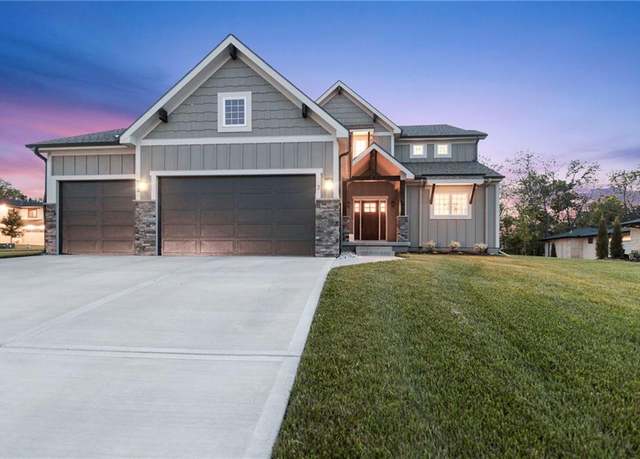 Property at 3 Black Hawk Dr, Lake Winnebago, MO 64034, 4 beds, 3.5 baths