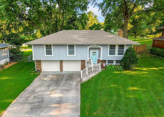Property at 9811 Mcgurk Rd, Kansas City, KS 66109, 3 beds, 2.5 baths