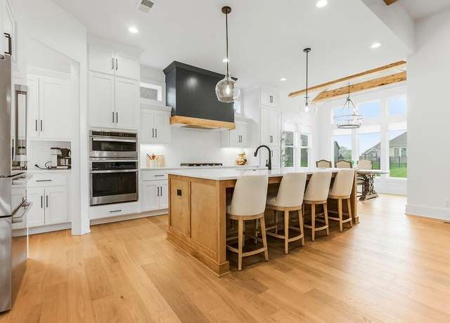 Property at 11154 W 173rd Ter, Overland Park, KS 66221, 4 beds, 4.5 baths