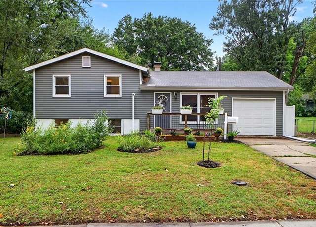 Property at 514 NW Ward Rd, Lee's Summit, MO 64063, 4 beds, 2 baths