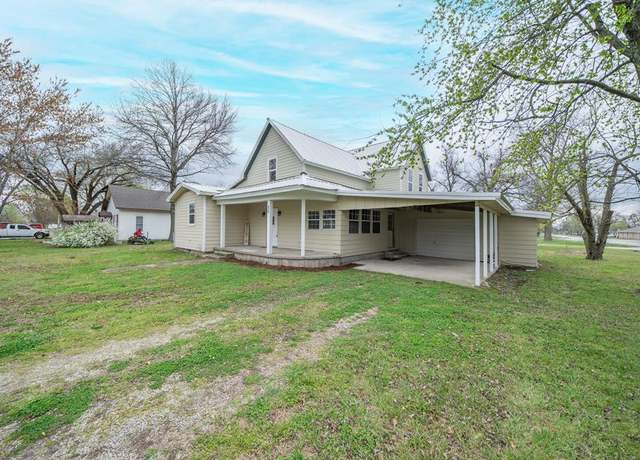 Property at 828 Walnut St, Chetopa, KS 67336, 5 beds, 2 baths