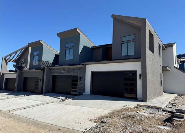 Property at 22110 W 116th Ter, Olathe, KS 66061, 3 beds, 2.5 baths