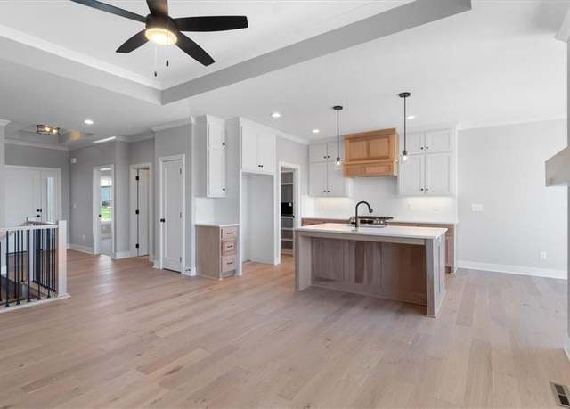 Property at 25029 W 94th Ter, Lenexa, KS 66227, 4 beds, 3 baths