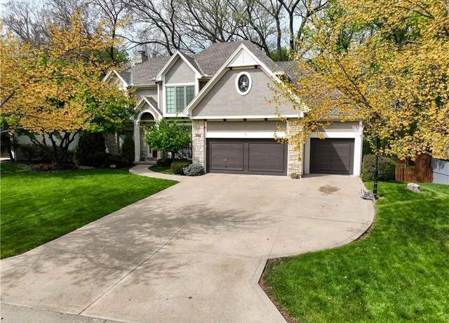 Property at 7502 W 147th Ter, Overland Park, KS 66223, 5 beds, 4.5 baths