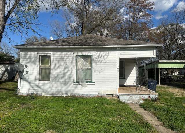 Property at 305 S Elm St, Sweet Springs, MO 65351, 2 beds, 1 bath