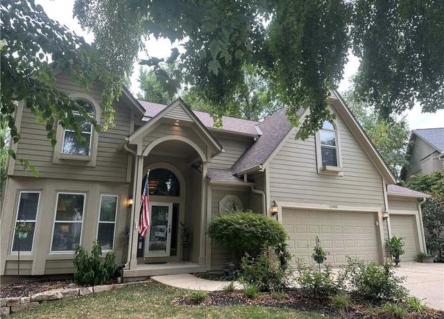Property at 13903 W 71st Pl, Shawnee, KS 66216, 5 beds, 4.5 baths