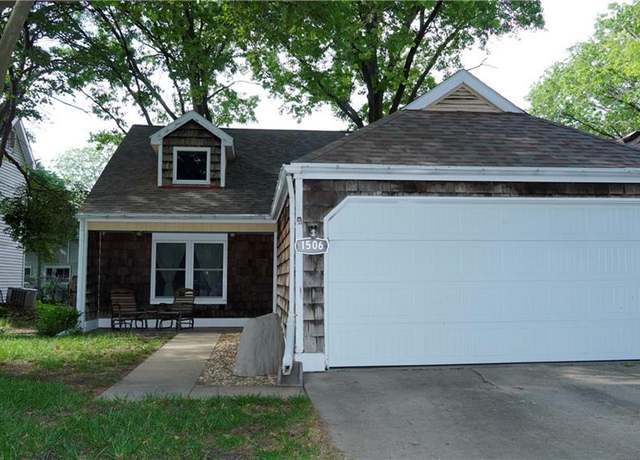 Property at 1506 Pin Oak Dr, Lawrence, KS 66044, 3 beds, 2 baths