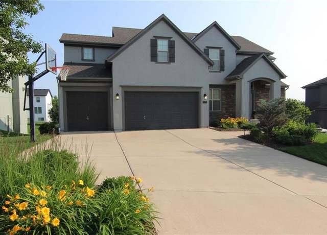 Property at 21222 W 46th Ter, Shawnee, KS 66218, 4 beds, 3.5 baths