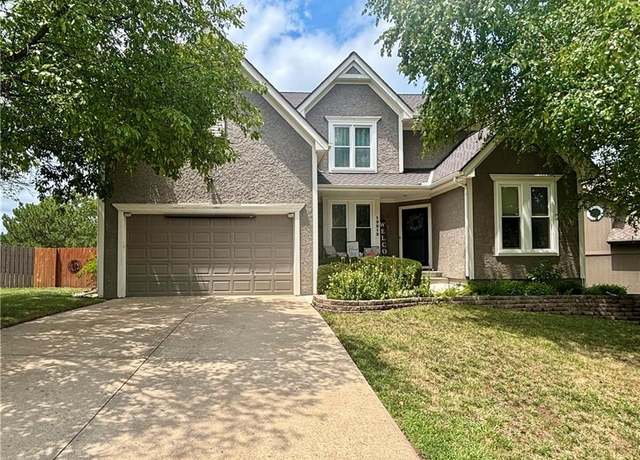 Property at 12212 Hemlock St, Overland Park, KS 66213, 4 beds, 4.5 baths