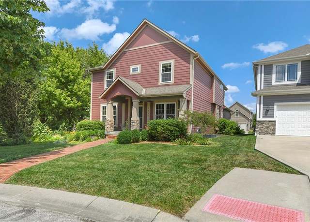 Property at 1824 Kendall Dr, Lee's Summit, MO 64082, 4 beds, 3.5 baths