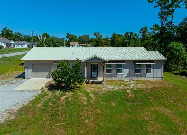 Property at 1115 S Cedar St, Nevada, MO 64772, 2 beds, 2 baths