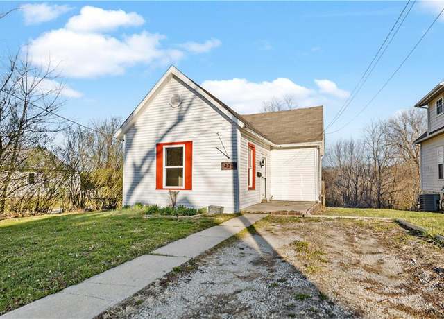 Property at 221 S Main St, Trenton, MO 64683, 2 beds, 1 bath