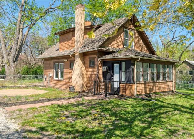 Property at 13318 Locust St, Kansas City, MO 64145, 2 beds, 1.5 baths