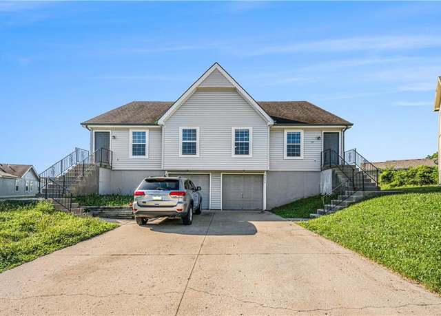Property at 8636-8638 NW Waukomis Dr, Kansas City, MO 64154, 6 beds, 3 baths