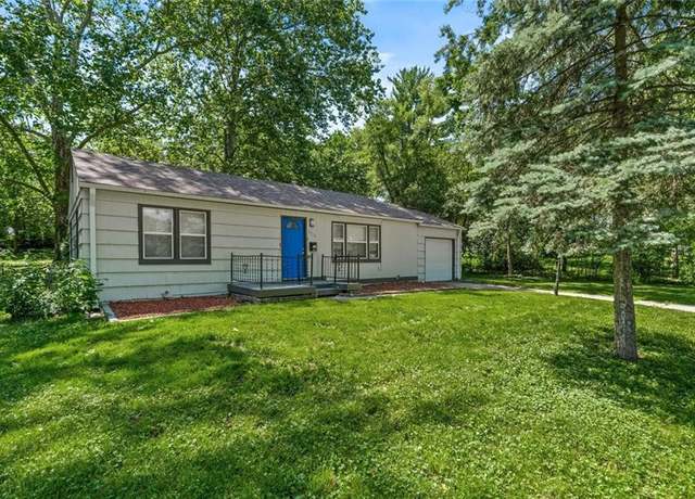 Property at 8710 Craig Dr, Overland Park, KS 66212, 3 beds, 3 baths