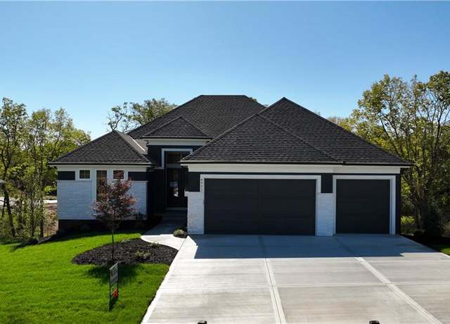 Property at 4921 NW 70th Ter, Kansas City, MO 64151, 4 beds, 3.5 baths