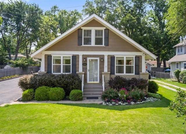 Property at 6424 Floyd St, Overland Park, KS 66202, 3 beds, 2 baths