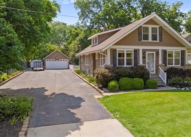 Property at 6424 Floyd St, Overland Park, KS 66202, 3 beds, 2 baths