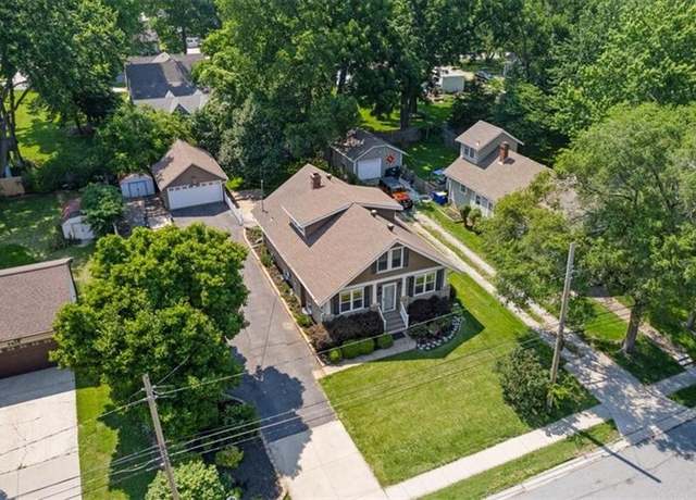 Property at 6424 Floyd St, Overland Park, KS 66202, 3 beds, 2 baths
